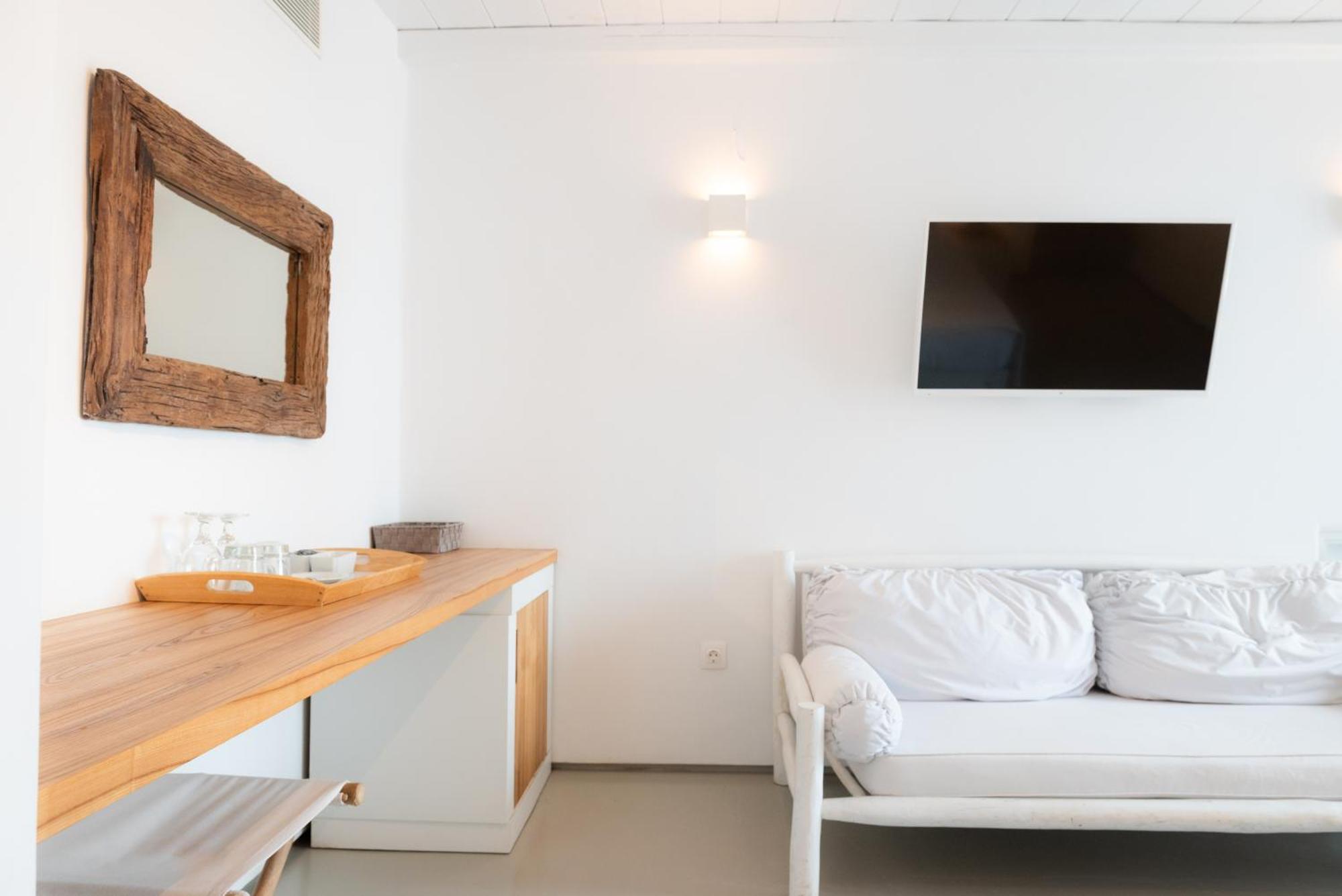 The Summit Of Mykonos Bed & Breakfast 4*
